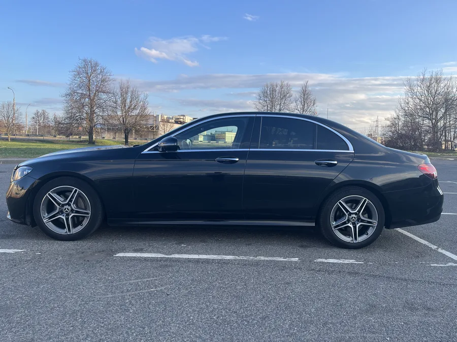 Mercedes-Benz E-Class 2021 — Exterior — side view